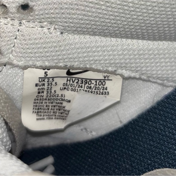 WOMEN'S NIKE DUNK LOW RETRO CASUAL SHOES size 5 - Picture 9 of 11